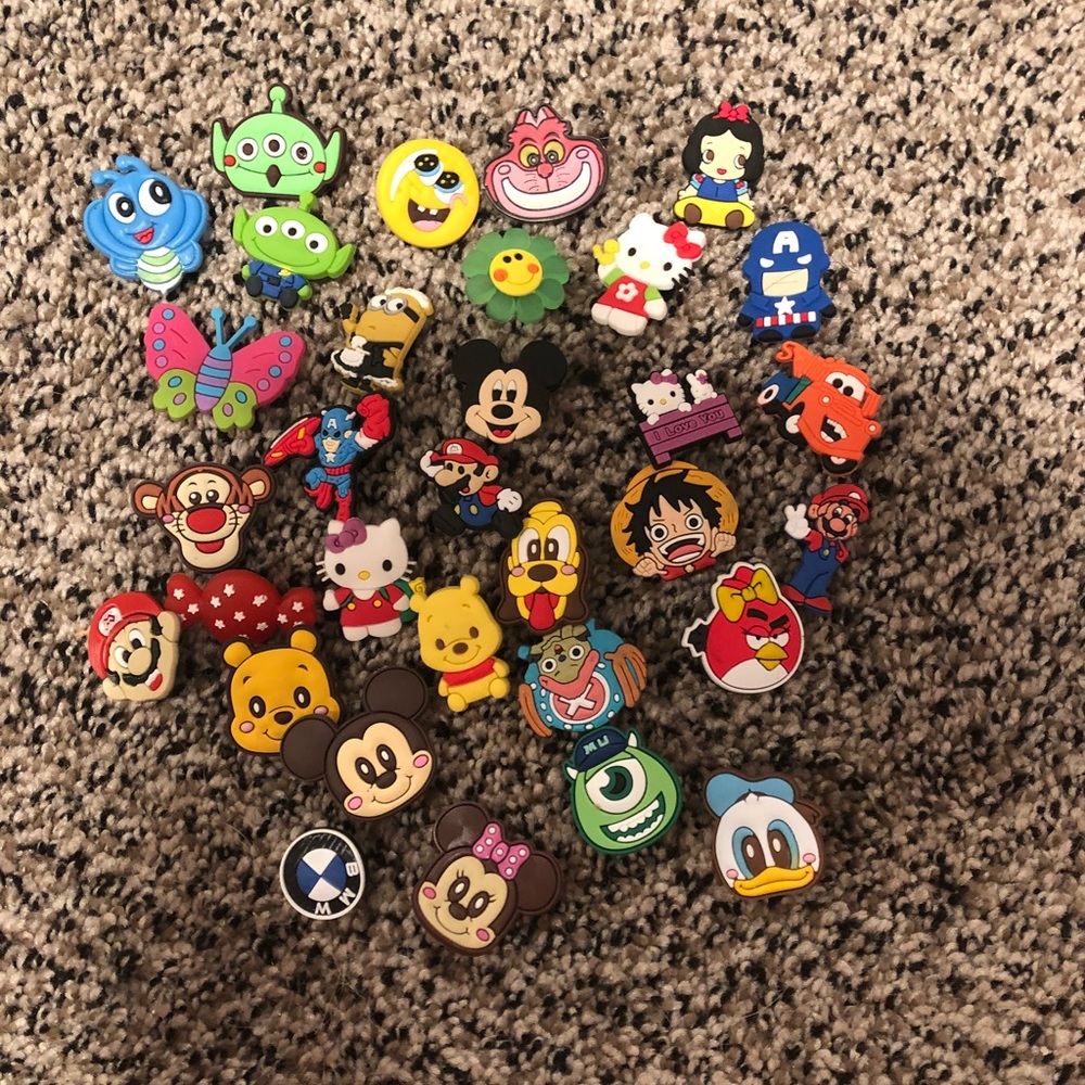 32 Random Jibbits for Crocs. - Picture 1 of 3